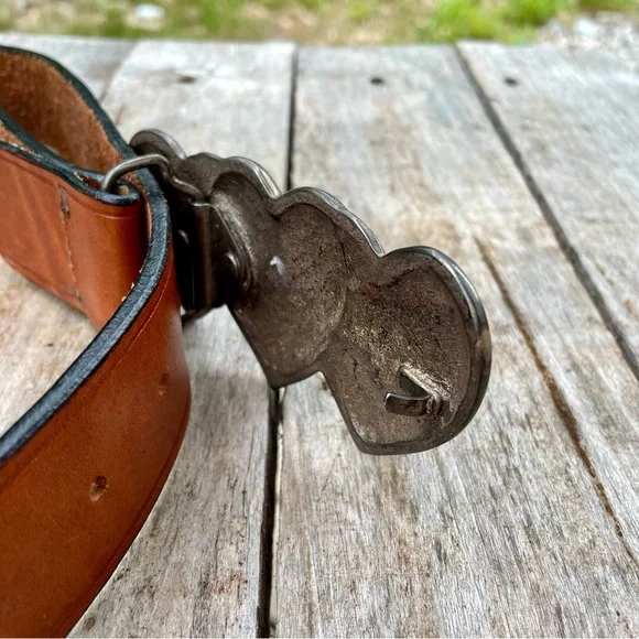 Vintage Tano leather made in Spain metal heart buckle belt - Picture 4 of 10